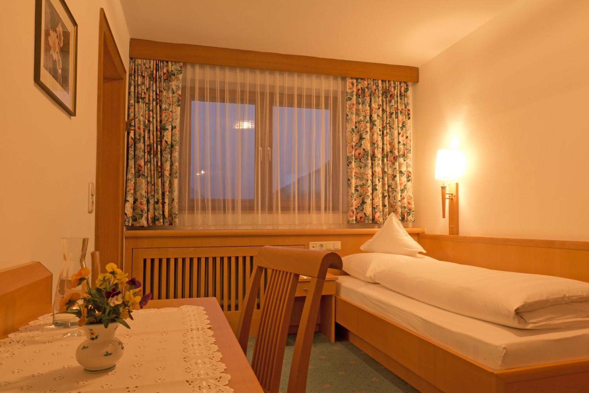 Hotel Angelika Sankt Anton am Arlberg Habitación foto